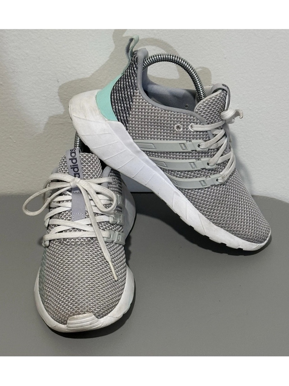 Adidas Sneakers Girl’s Sz 5 Questar Flow Gray Mint Green Running Shoes